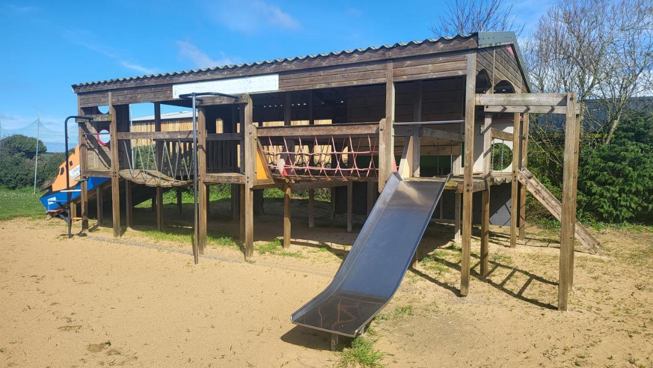 Honeycomb Lodge - Holiday Home 5 Min From بادستو المظهر الخارجي الصورة